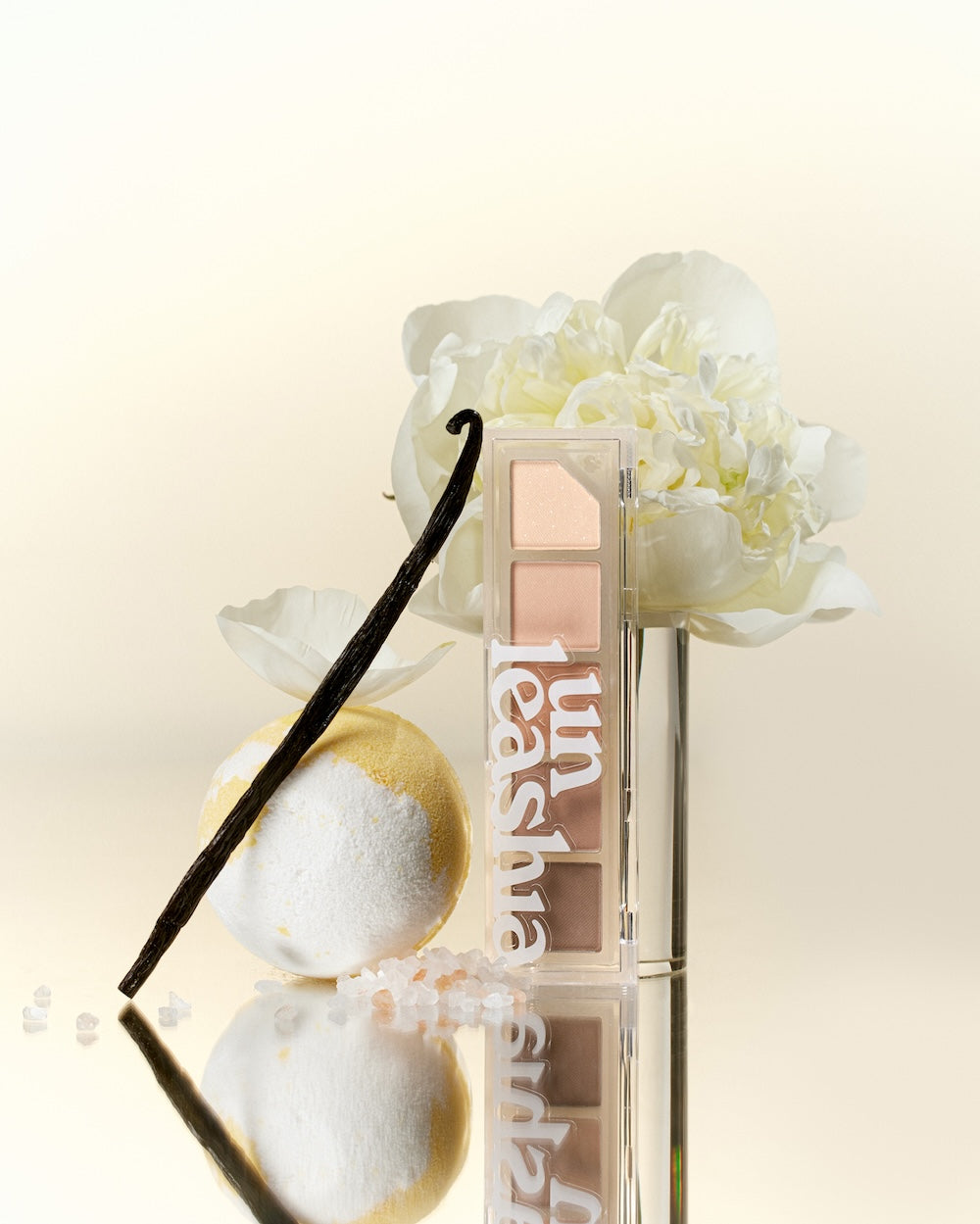 UNLEASHIA Mood Shower Face Palette No.1 Vanilla Shower 3.5g - official product image 9