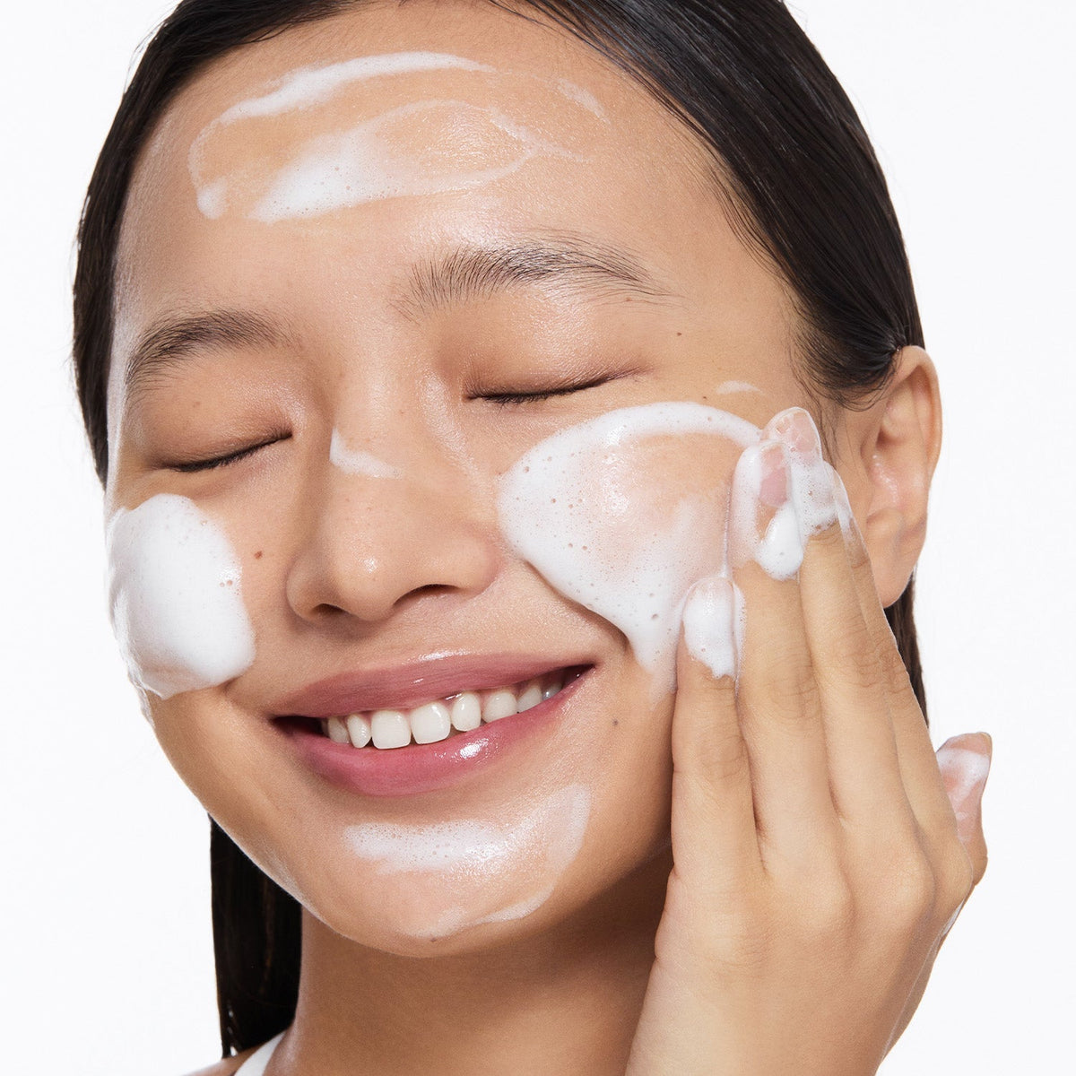 Torriden DIVE IN Low Molecular Hyaluronic Acid Cleansing Foam 150ml - official product image 3